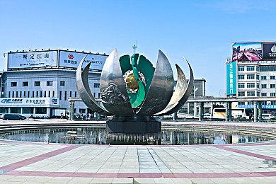 《生化危机：无尽黑暗》新剧照：克莱尔与沈梅超帅